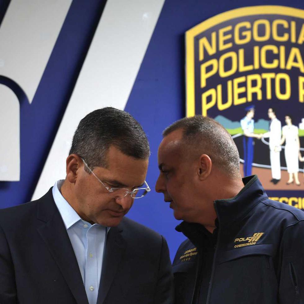El gobernador Pedro Pierluisi (izquierda), en la imagen junto al comisionado de la Policía, Antonio López, aseguró que su administración está tomando las medidas para garantizar la seguridad colectiva.