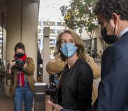 Elizabeth Holmes a su llegada a una corte federal en San José, California, para un juicio por fraude, el 3 de enero de 2022.