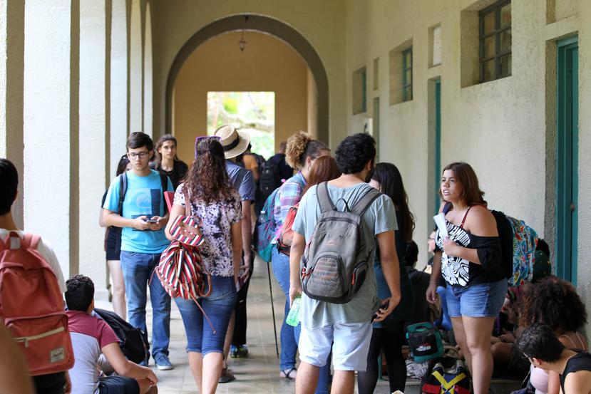 El 70% de los estudiantes matriculados en la Universidad de Puerto Rico recibe ayudas del programa federal de becas Pell. (GFR Media)