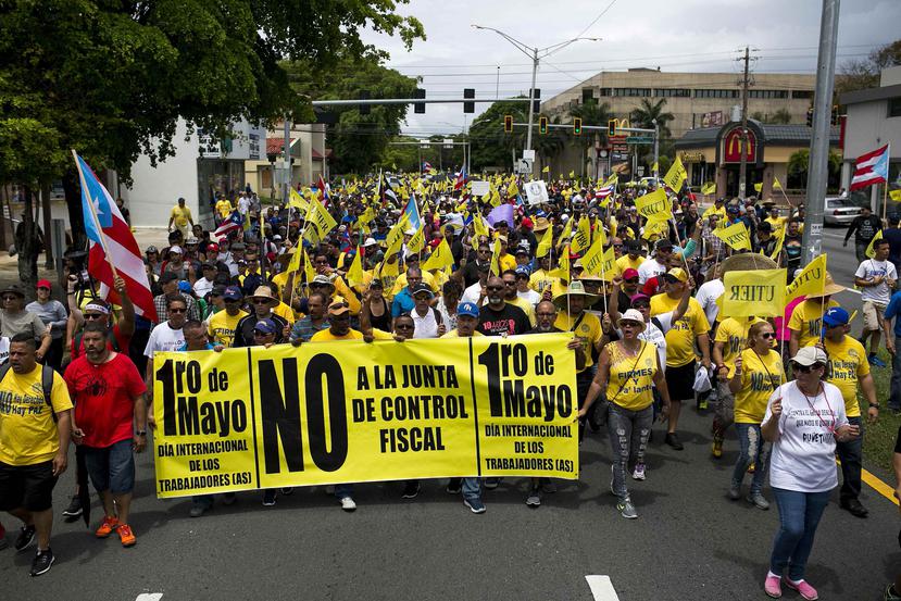 El 1 de mayo miles de personas se manifestaron en contra de las medidas de austeridad que se le han impuesto a la Isla.