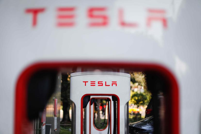 La demanda contra Tesla fue presentada en California. (AP)