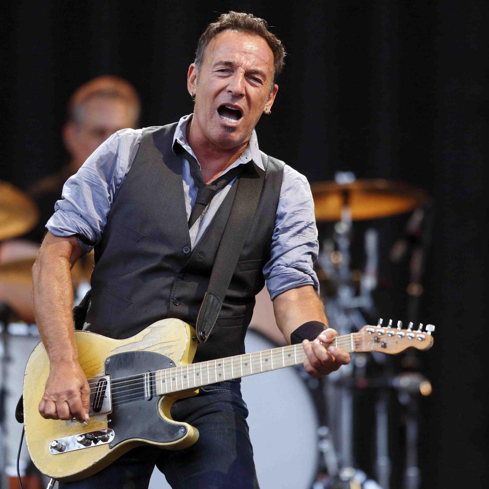 El famoso cantante presentó un show donde mezcló recuerdos personales con interpretaciones de sus cancionesBruce Springsteen. (AP)
