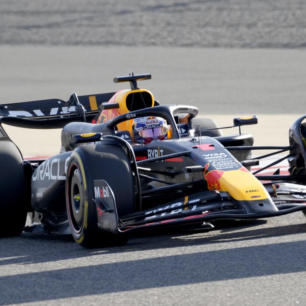 Max Verstappen, de Red Bull, durante una sesión de entrenamiento rumbo al Grand Prix de Baréin.