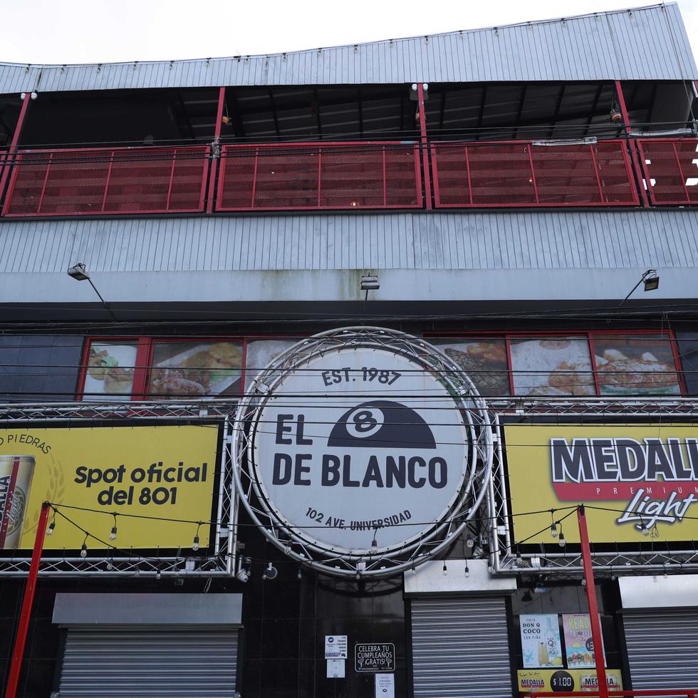 El bar "El 8 de Blanco" cerró sus puertas el pasado viernes, luego de 36 años de operaciones.