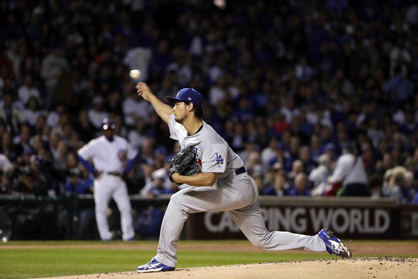 Yu Darvish, abridor de los Dodgers de Los Ángeles, hace un lanzamiento en el tercer juego de la Serie de Campeonato de la Liga Nacional ante los Cachorros de Chicago. (AP)