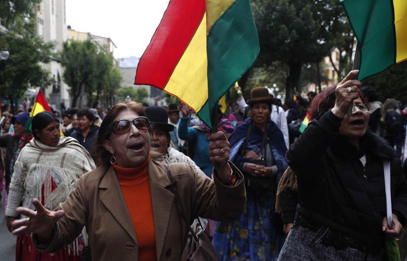 Manifestantes antigubernamentales marchan contra la reelección del presidente Evo Morales en La Paz, Bolivia. (AP /  Juan Karita)