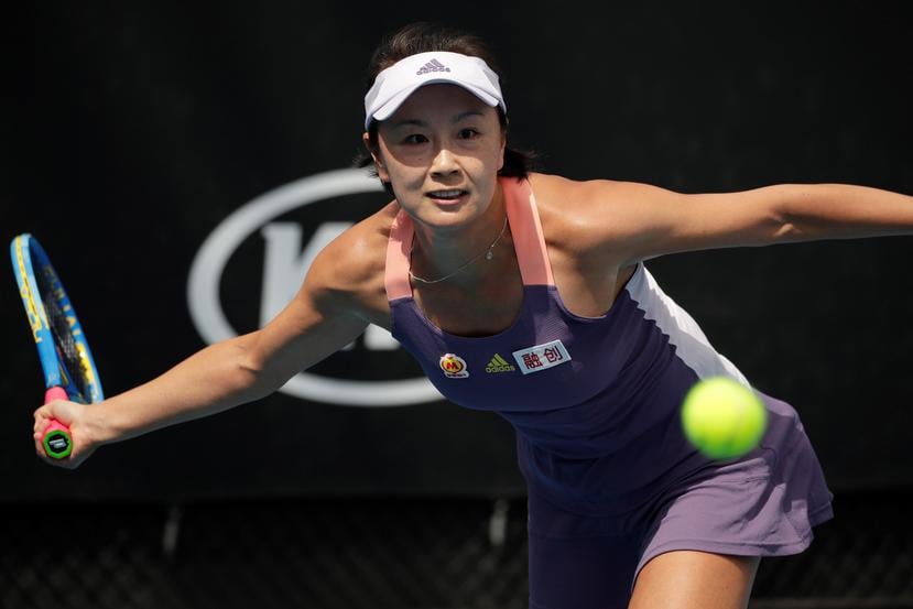 Peng Shuai durante un partido de la gira de la WTA.