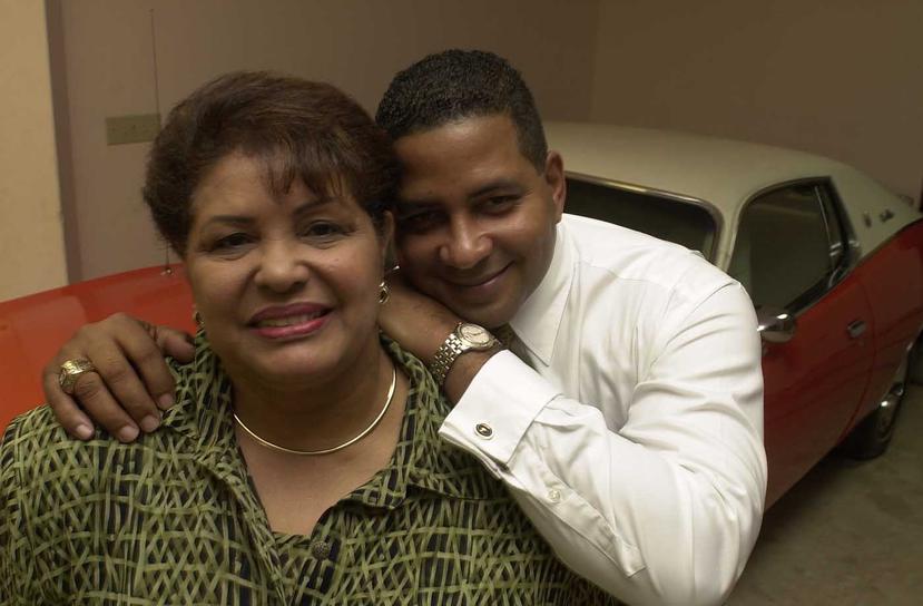 Vera Zabala junto a su hijo Luis Roberto Clemente. (Archivo / GFR Media)