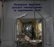 Durante el décimo cuarto día de la invasión de Rusia a Ucrania, un ataque con misil ha destruido un hospital para infantes en la provincia de Mariúpol, en la region de Donbas, ha denunciado el presidente ucraniano, Volodymyr Zelensky.