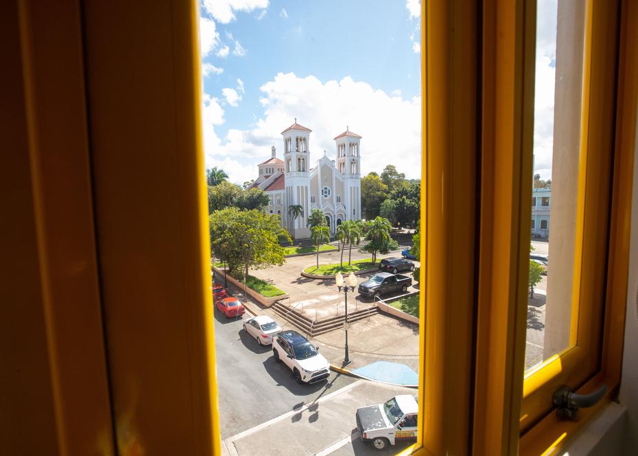 Parte de las habitaciones tienen una vista al casco urbano de Río Piedras.