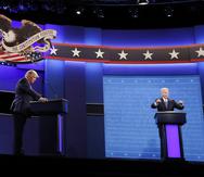 El presidente de EE.UU, Donald Trump (i) y el aspirante dem&#243;crata a la Presidencia de EE.UU., Joe Biden (d) durante el debate presidencial en Nashville (Tennessee). EFE/EPA/SHAWN THEW
