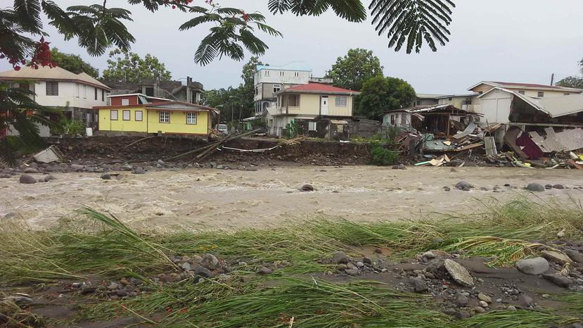 Tras el paso de la tormenta Érika, ya se han reportado más de 30 muertos y 120 personas perdidas en Dominica. (AP)