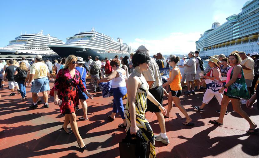Esta semana,  la llegada de varios barcos cruceros trajo a la Isla en un solo día, 24,117 turistas, superando así la cifra récord.