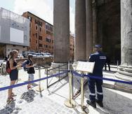 Personas esperan para poder entrar al Panteón de Roma en Italia. (AP, archivo)