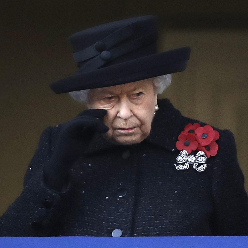 Elizabeth II observó desde un balcón el desfile militar. (AP)