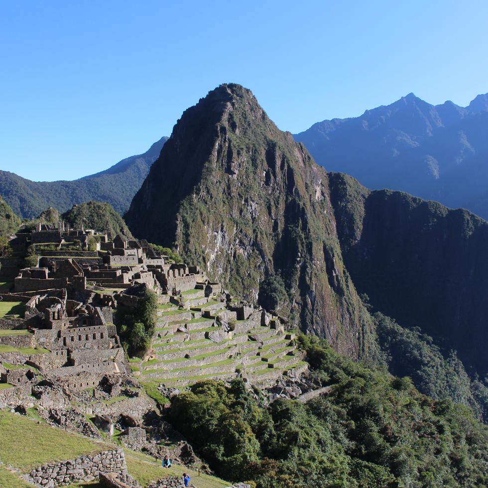La cifra de visitantes a Machu Picchu ha generado por años polémica entre grupos conservacionistas y empresarios del turismo que tienen a Machu Picchu como su mayor atractivo para los turistas internacionales.