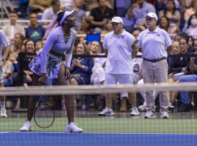 Venus Williams reacciona tras una jugada contra Mónica Puig.