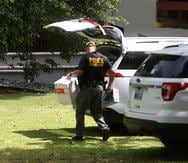 Agentes especializados en investigaciones forenses de equipos electrónicos, como computadoras, también ejecutaron un allanamiento en un “penthouse” propiedad de Pagán La Luz en el condominio Parque de las Fuentes en Hato Rey.