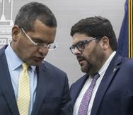 Foto de archivo del gobernador Pierluisi y el secretario de Salud, Carlos Mellado.