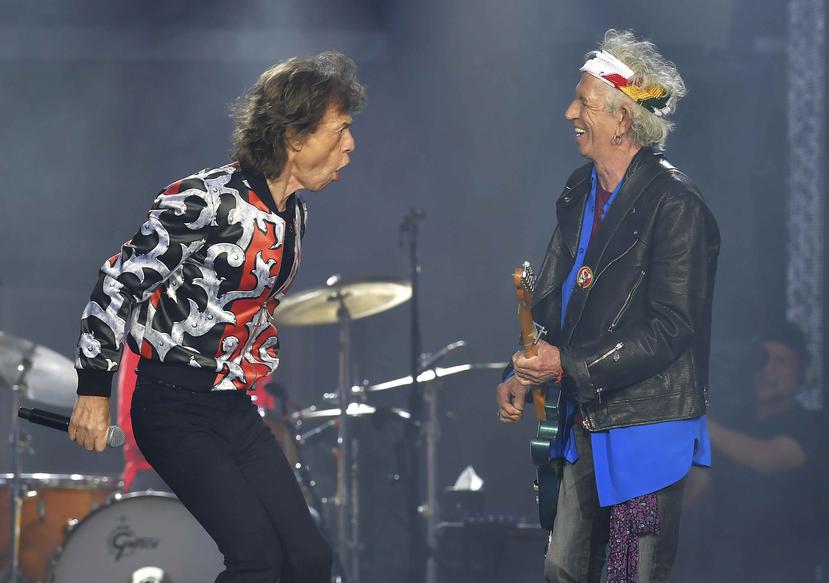 Mick Jagger, izquierda, y Keith Richards durante un concierto en Londres. (AP)