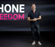 Mike Sievert, CEO de T-Mobile en Estados Unidos, anunció hoy las movidas que la empresa llama "Uncarrier".