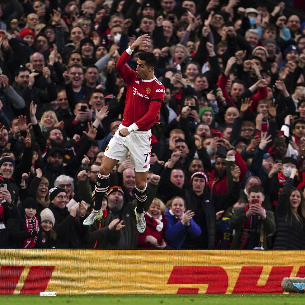Cristiano Ronaldo, del Manchester United, festeja tras anotar su primer tanto frente al Tottenham Hotspur.