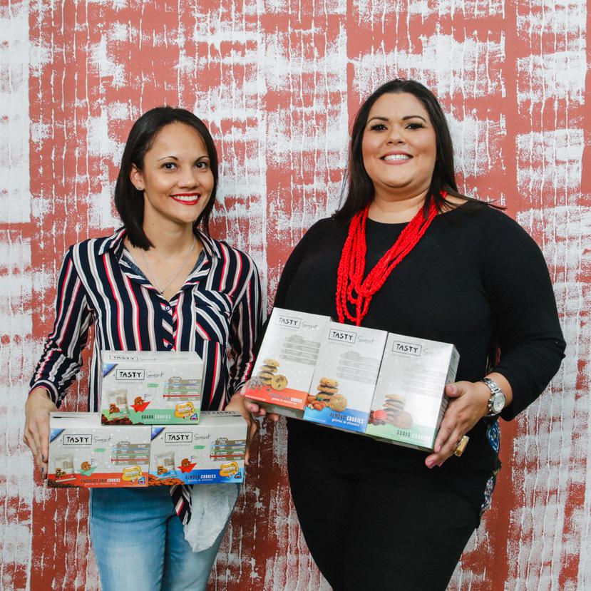 Ailed González ()izq. y Jonelie Vélez son las fundadoras de Gfree Foods, empresa que elabora en Vega Baja las galletas veganas y libres de gluten Tasty Smart.