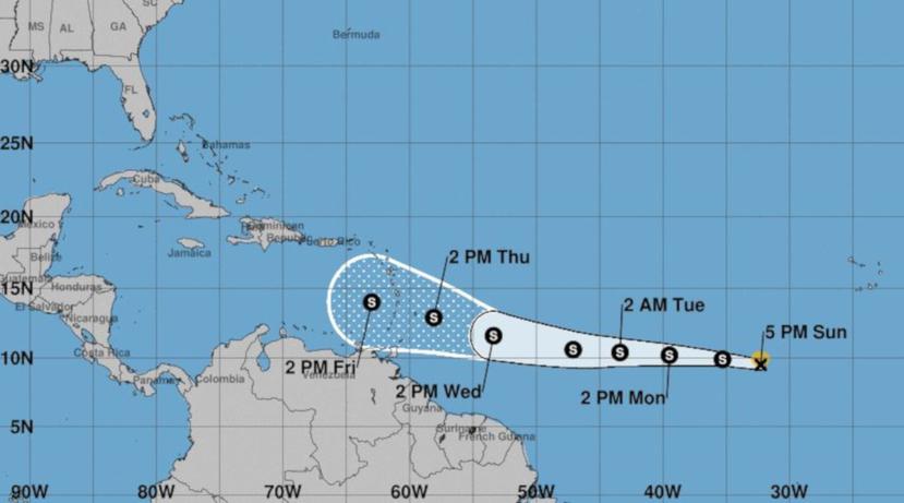 El pronóstico de las 5:00 p.m. coloca a la tormenta tropical Kirk pasando al sur de Puerto Rico. (Captura / Centro Nacional de Huracanes)