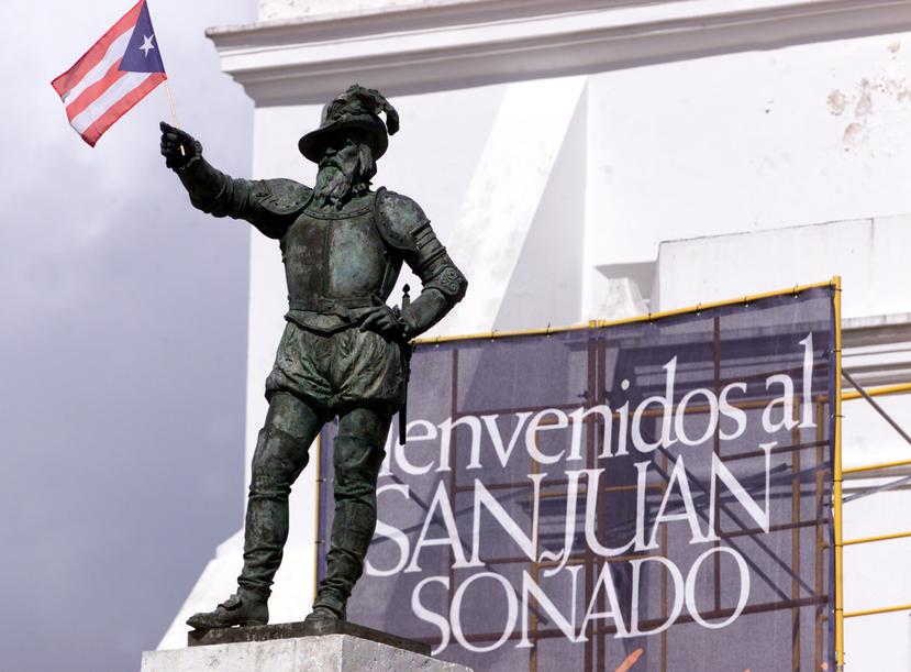Foto de archivo de la estatua de  Juan Ponce de León en el Viejo San Juan.