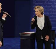 Donald Trump y Hillary Clinton durante un debate presidencial. (AP)