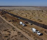 Horas después de tomar posesión del cargo, el demócrata firmó una orden ejecutiva por la que detiene la construcción del muro fronterizo del presidente Donald Trump.