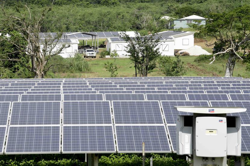 El gobernador se trasladó hasta Culebra donde hizo el anuncio que supondrá la ruta a seguir en cuanto al uso de energía renovable.