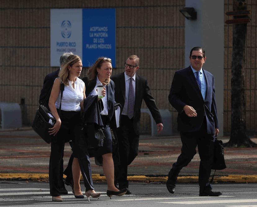 Abogados litigantes llegan al tribunal federal en Hato Rey.