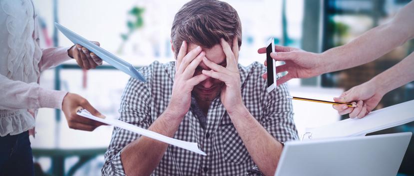 El estrés en el trabajo puede surgir por un desequilibrio de los intereses de un individuo y las condiciones reales de trabajo. (Shutterstock)