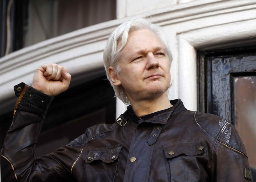 Julian Assange, cuya salud asegura es precaria tras más de cinco años de cautiverio, rechaza salir de la legación sin garantías. (AP)