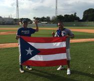Pedro Feliciano y su hijo Yoskar (izquierda), quien jugó para el equipo de Puerto Rico 7 Baseball que ganó la Serie Mundial Colt en 2019.