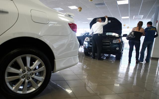 Caen las ventas de autos nuevos durante los primeros cuatro meses del año