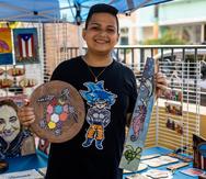 El joven artesano Ever Cancel, de 13 años, trabaja su arte junto a su madre Damaris Muñoz, quien lo apoya y visitan varias ferias de artesanias en la isla, entre ellas el Art Walk de Rincon todos los jueves.
