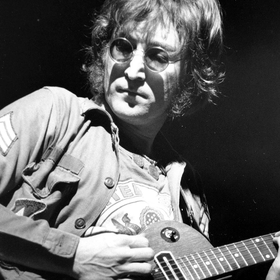 La muerte de John Lennon fue llorada por millones de fanáticos alrededor del mundo, quienes incluso en la actualidad se preguntan qué motivó a Mark Chapman a disparar a quemarropa aquel 8 de diciembre de 1980.