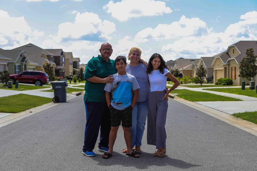 José Torres y Glorybee Sánchez, acompañados de sus hijos Kyrios y Valeria, compraron una casa en Davenport, Florida, tras dejar Puerto Rico luego del paso del huracán María al no encontrar ayuda médica para sus condiciones de salud.