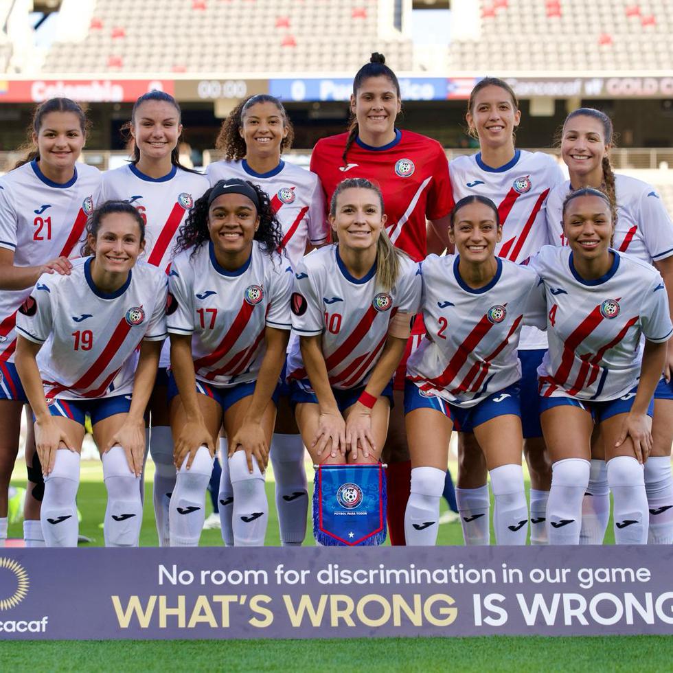 La Selección Nacional de fútbol femenino previo a su partido contra Colombia en la Copa de Oro de la Concacaf.