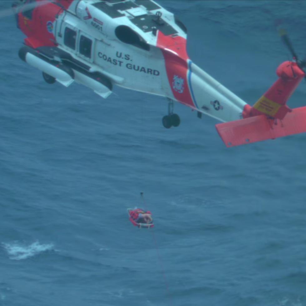 La tripulación del helicóptero rescató a la mujer y la transportó al Aeropuerto Fernando Luis Ribas Dominicci