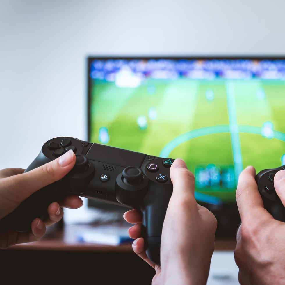 Si jugar es una prioridad, si no se puede parar o si eso genera problemas en el entorno social, entonces hay adicción a los videojuegos. (JESHOOTS.COM / Unsplash)