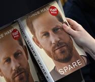 Ejemplares en inglés del libro de memorias del príncipe Harry, el más vendido en el mundo durante el mes de enero.
