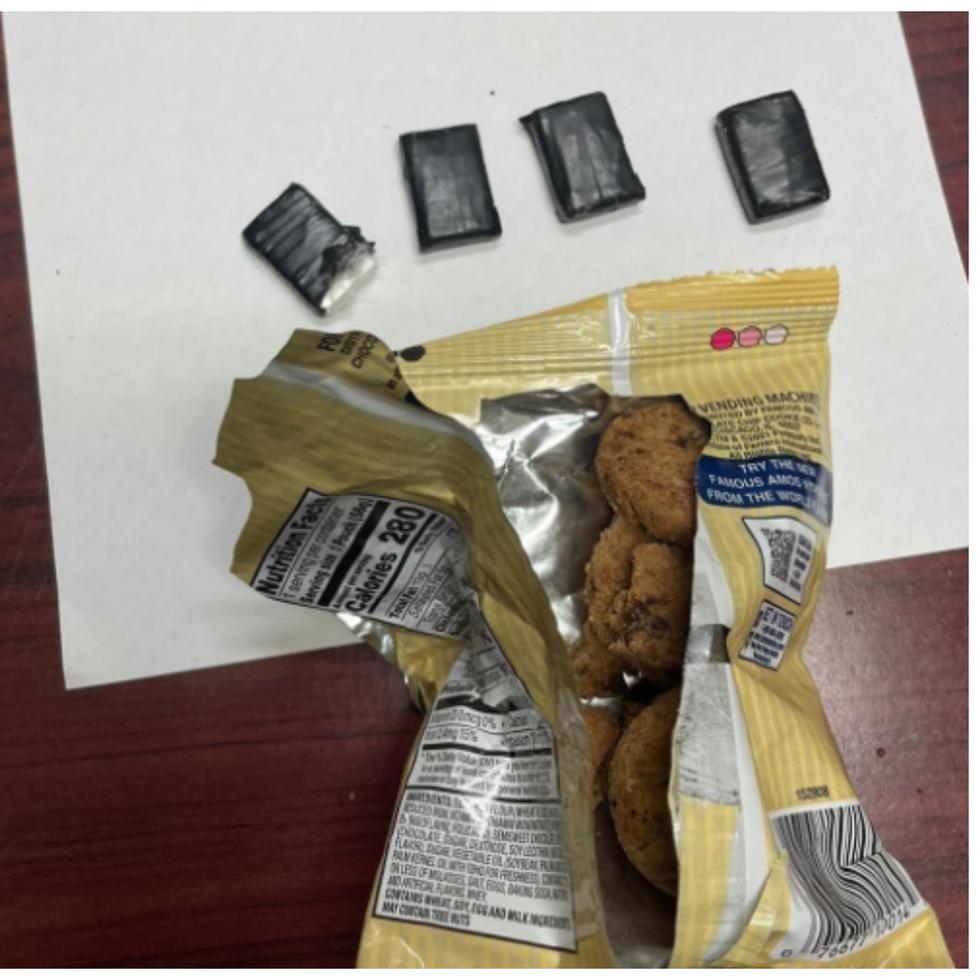 Empaque de galletas en el que, presuntamente, una mujer intentó ingresar drogas a la cárcel Guayama 1,000.
