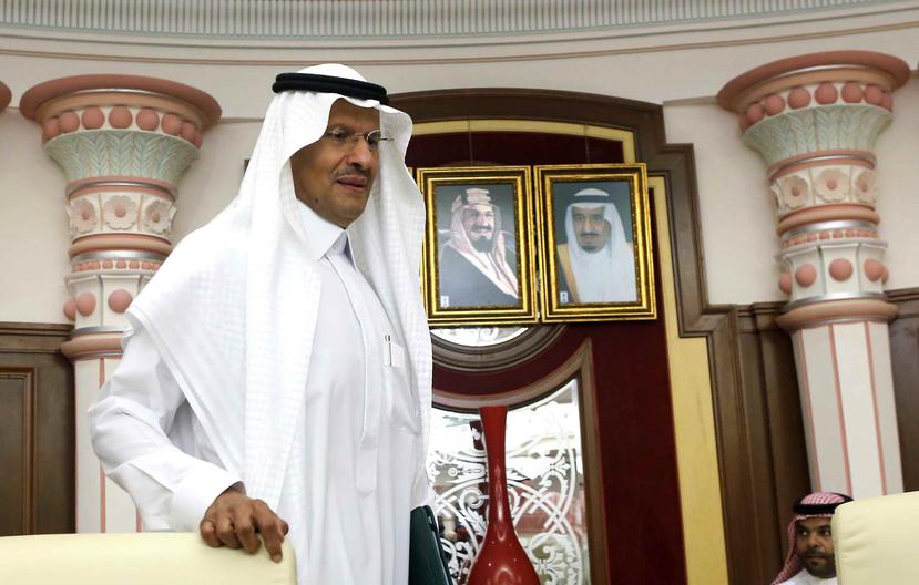 El príncipe Abdulaziz bin Salman, ministro de Energía de Arabia Saudí, durante una conferencia de prensa celebrada hoy, martes. (AP / Amr Nabil)