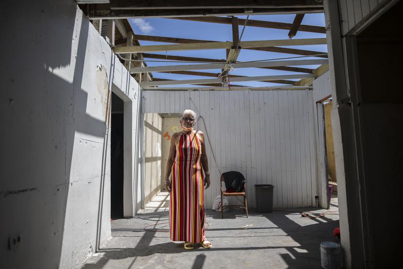 Vilma Torres lamentó el estado en el que se encuentra su madre, Ana Vázquez, cuya residencia perdió el techo tras el paso del huracán Fiona, y se arruinaron todas sus pertenencias.