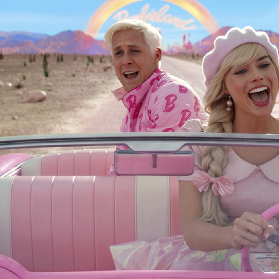 Ryan Gosling y Margot Robbie en una escena de "Barbie" en una imagen proporcionada por Warner Bros. Pictures.