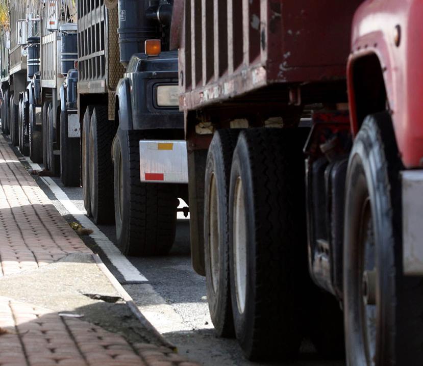 Los camioneros rechazan la propuesta de fusionar la Comisión de Servicio Público con Daco, así como el aumento de los impuestos. (GFR Media)