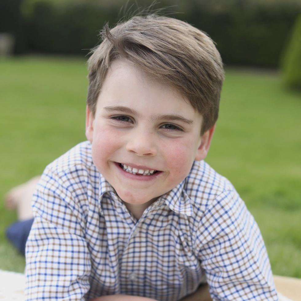 El príncipe Louis es el hijo menor de los príncipes de gales, Kate Middleton y William.